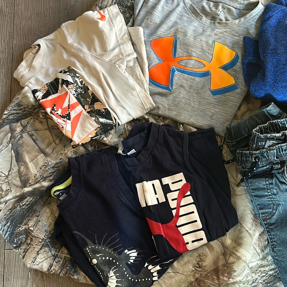 Three-jeans 
1 corduroy pants 
1 sweater 
Nike T-shirt 
under Armour T-shirt